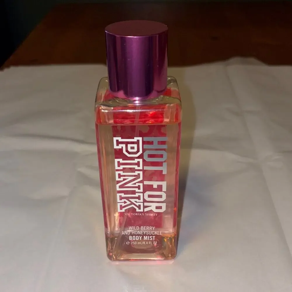 Victoria’s Secret HOT FOR PINK Body Mist 8.4 oz Wild Berry and Honeysuckle